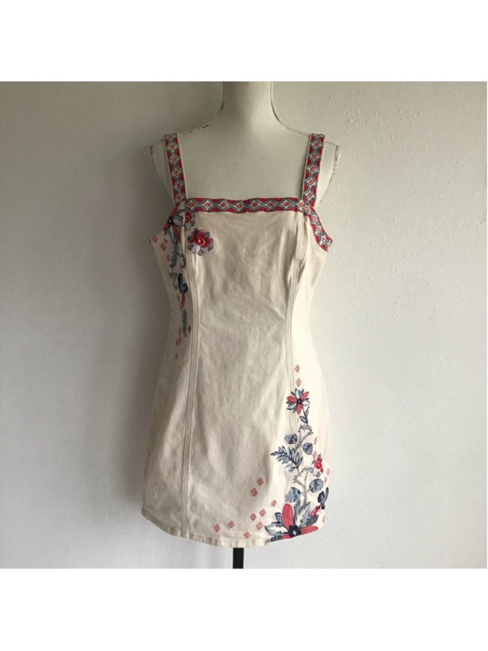 Shyanne Women's Country Floral Embroidered Mini Dress Size L Beige Red